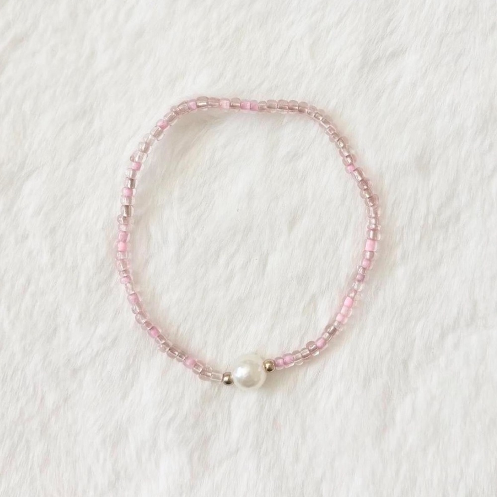 5/$15 🩷 MUST BUNDLE Delicate Pink Beaded Pearl Bracelet